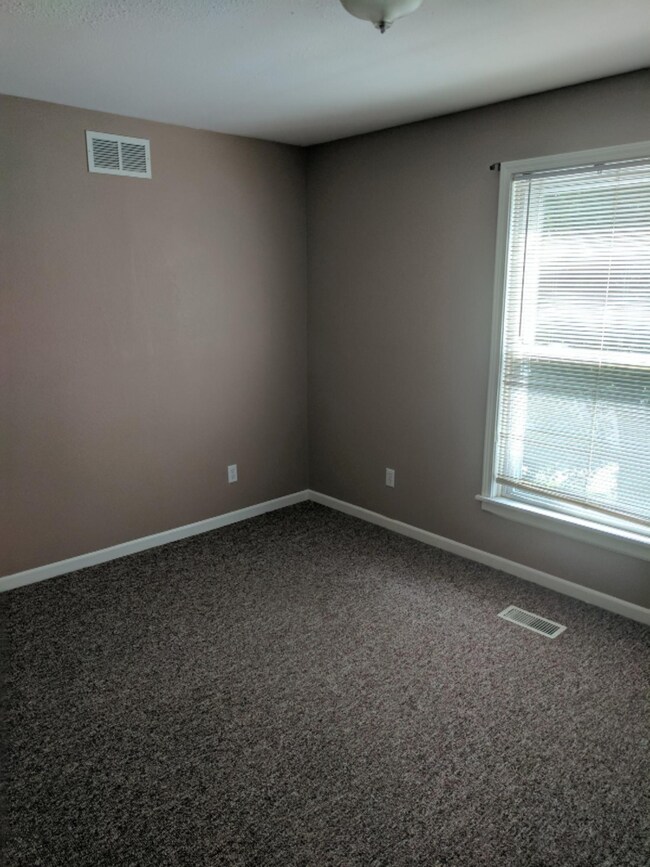 310 Maple St, Big Rapids, MI 49307 - photo 5