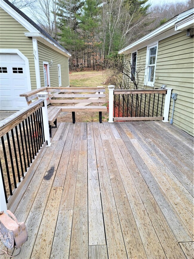 44 Newfield rd deck
