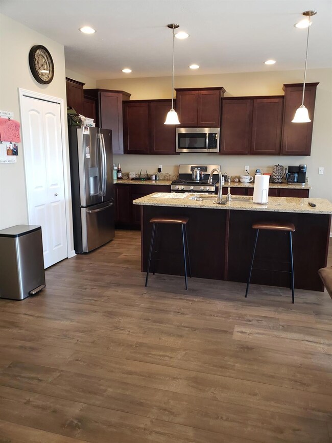 MODERN UPDATED KITCHEN