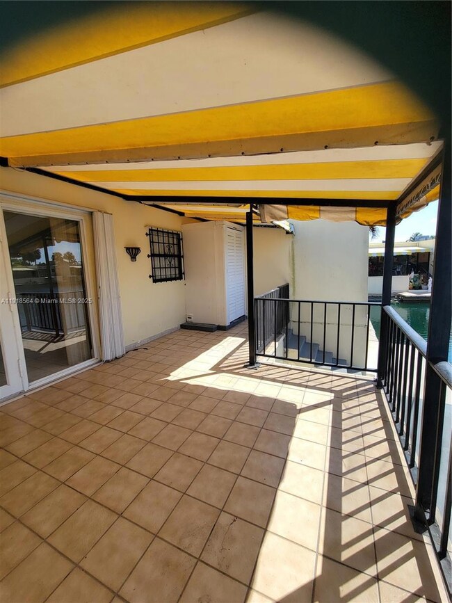 15504 Sharpecroft Dr, Hialeah, FL 33014 - photo 5