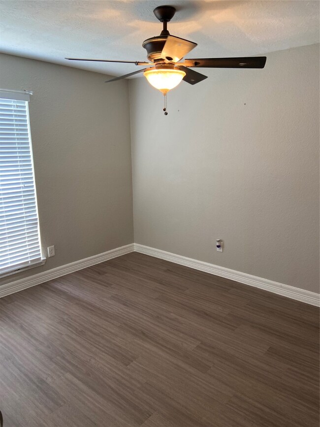 4326 Townes Forest Rd, Friendswood, TX 77546 - photo 5