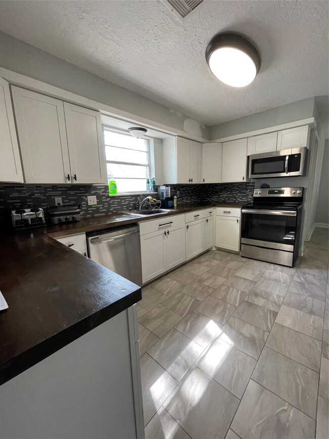 10088 Woodhollow Dr unit 77385, Conroe, TX 77385 - photo 6