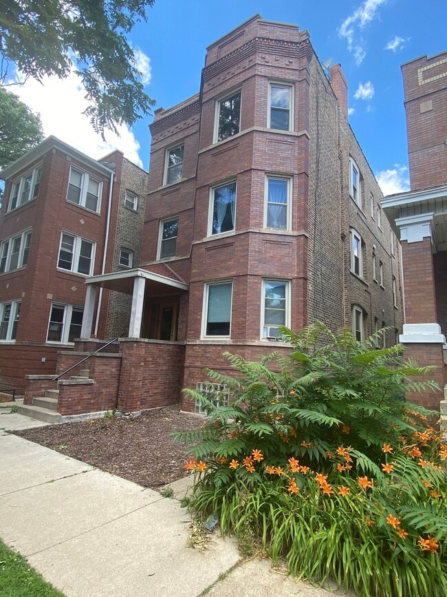 2224 W Cortez St unit 3, Chicago, IL 60622 - photo 2