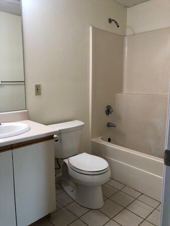 100 Trapelo Rd unit 4, Waltham, MA 02452 - photo 4