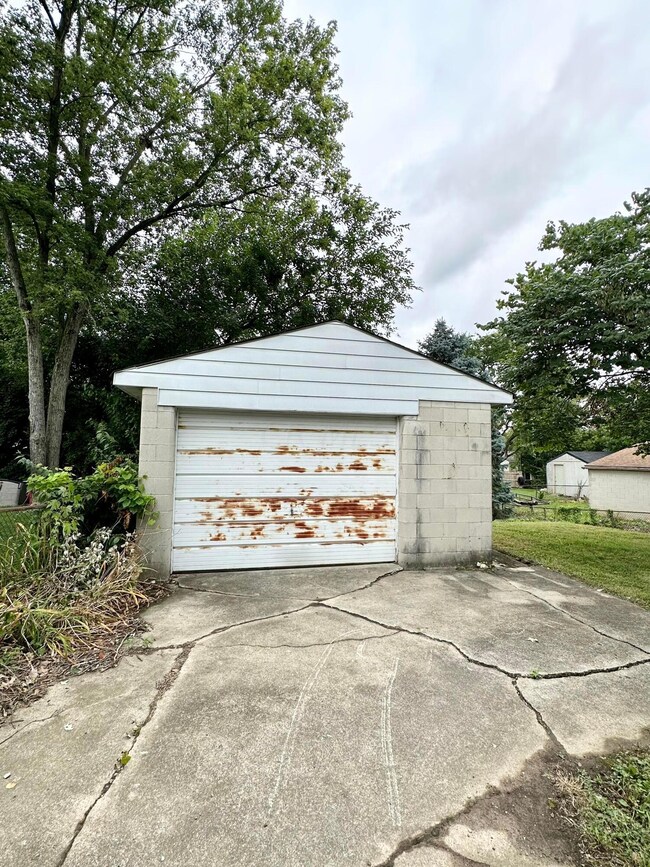 1715 Rivermont Rd, Columbus, OH 43223 - photo 6