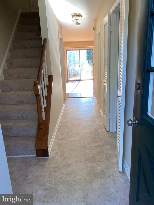 6032 Mardale Ln, Burke, VA 22015 - photo 3