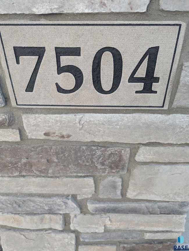 7504 W Flowerfields Place, Sioux Falls, SD 57106 - photo 2