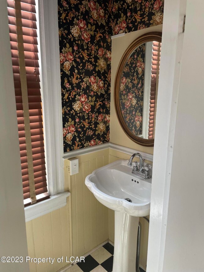1/2 Bath