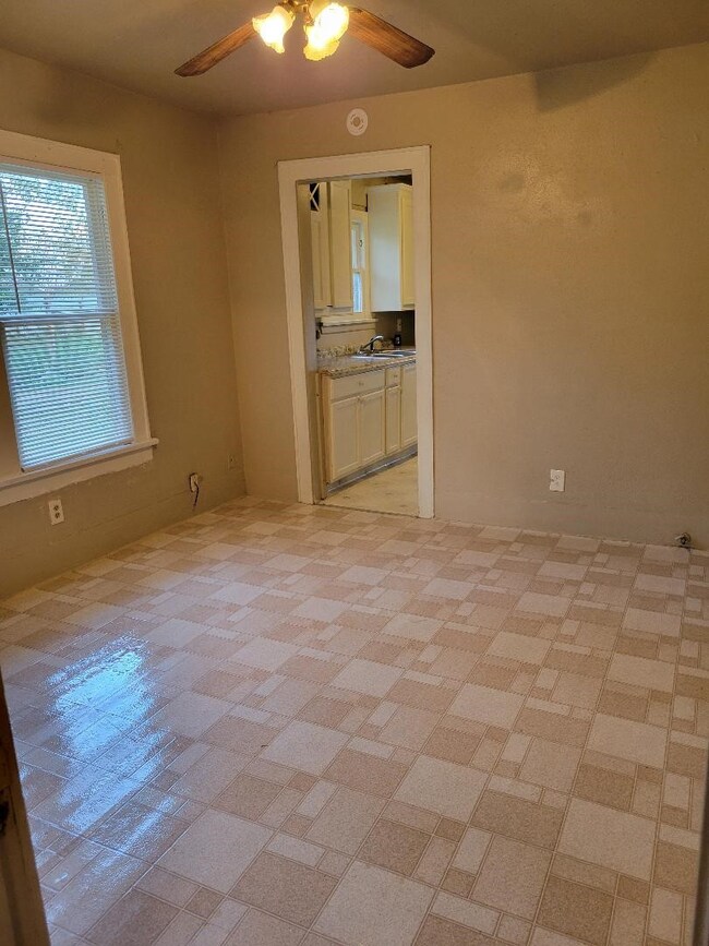 8116 Willow St, Houston, TX 77088 - photo 4