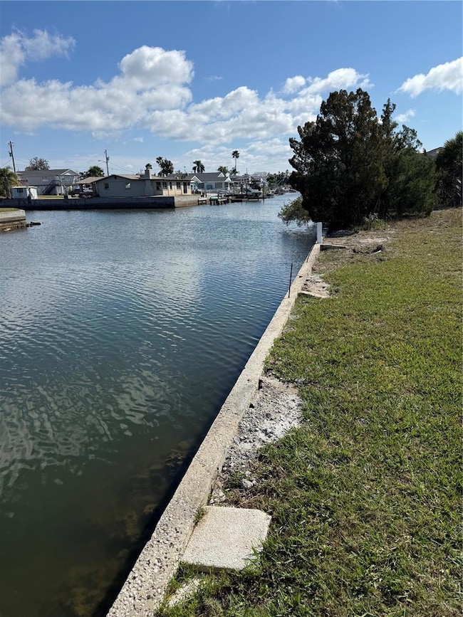 One lot from main canal to Gulf of America.