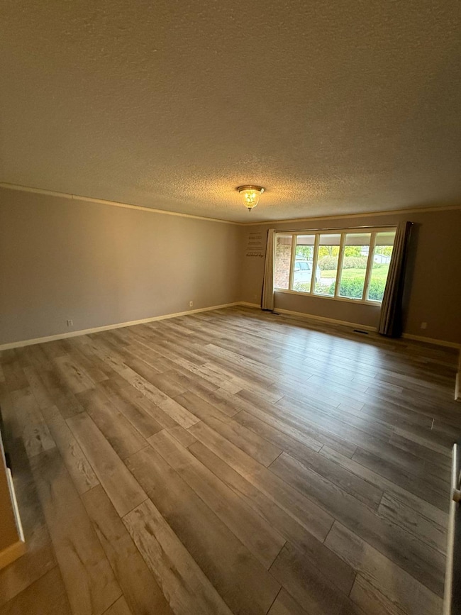 512 N James Ave, Sutton, NE 68979 - photo 5