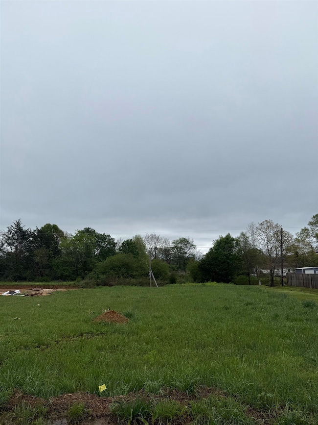 111 Oakview Cir, Killen, AL 35645 - photo 2