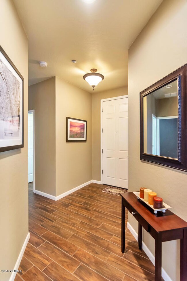40144 N Bell Meadow Ct-large-003-11-Entr