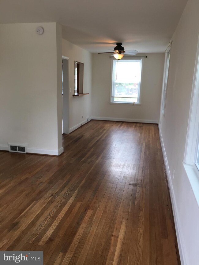 8423 Water Oak Rd, Parkville, MD 21234 - photo 5