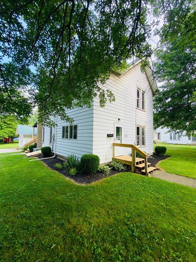 223 N Union St, Loudonville, OH 44842 - photo 2
