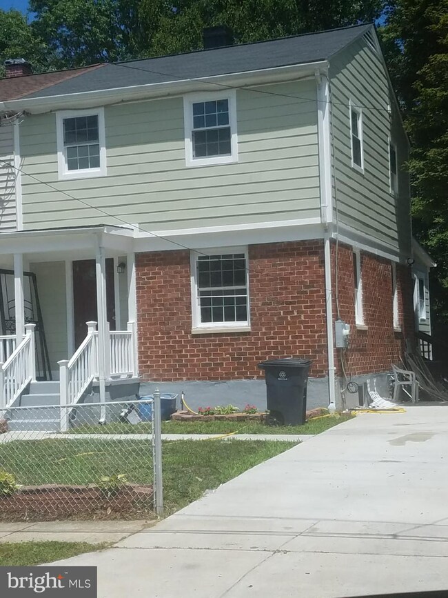 5824 Shoshone Dr, Oxon Hill, MD 20745 - photo 3