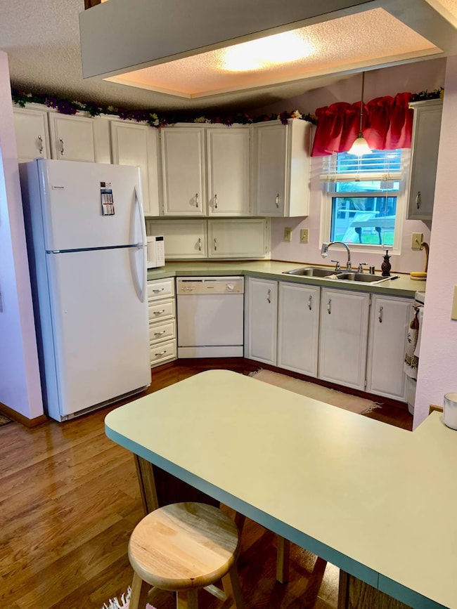 6008 Spring Lake Cir, Zephyrhills, FL 33540 - photo 6