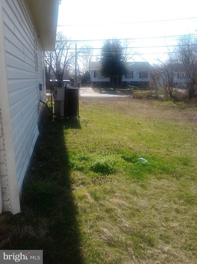 7400 Willow Hill Dr, Hyattsville, MD 20785 - photo 6