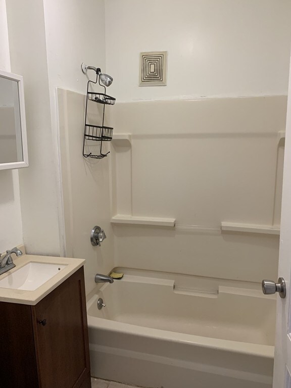 10 Shute St unit 3, Everett, MA 02149 - photo 6