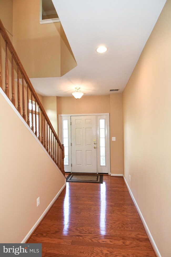 16636 Barge Cir, Woodbridge, VA 22191 - photo 5