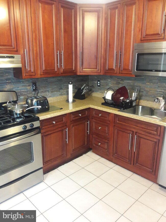 9304 Fontana Dr, Lanham, MD 20706 - photo 3