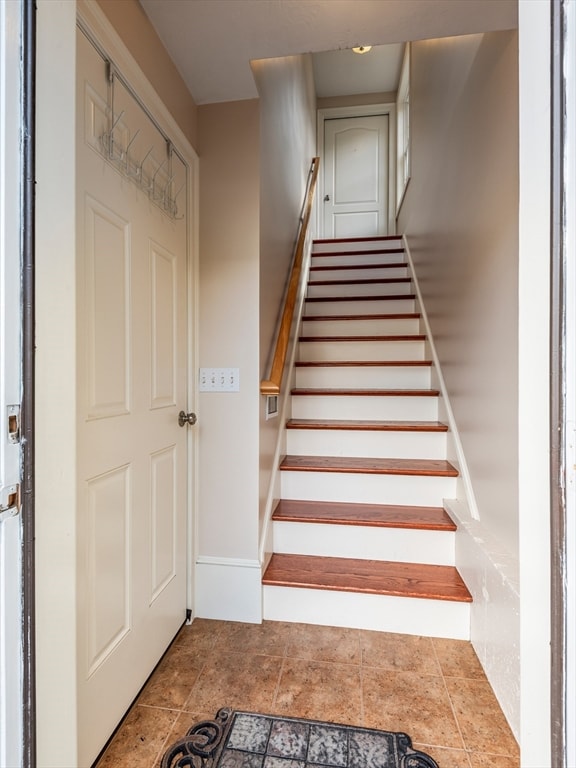 39 Meola Ave, Worcester, MA 01606 - photo 4