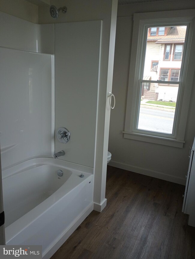 995 W Main St unit 1, New Holland, PA 17557 - photo 6