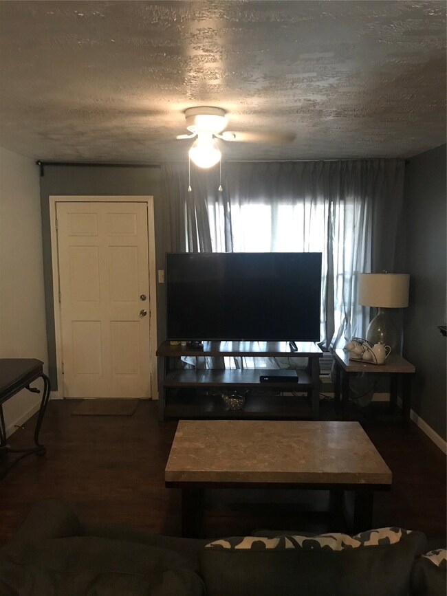 8531 Observatory St, Houston, TX 77088 - photo 6