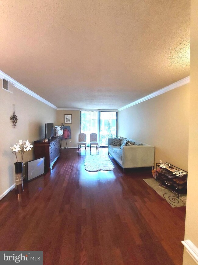 3127 Patrick Henry Dr unit 236, Falls Church, VA 22044 - photo 2