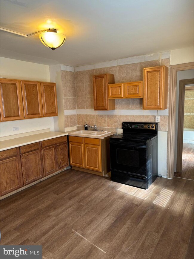 357 N 10th St, Reading, PA 19604 - photo 4