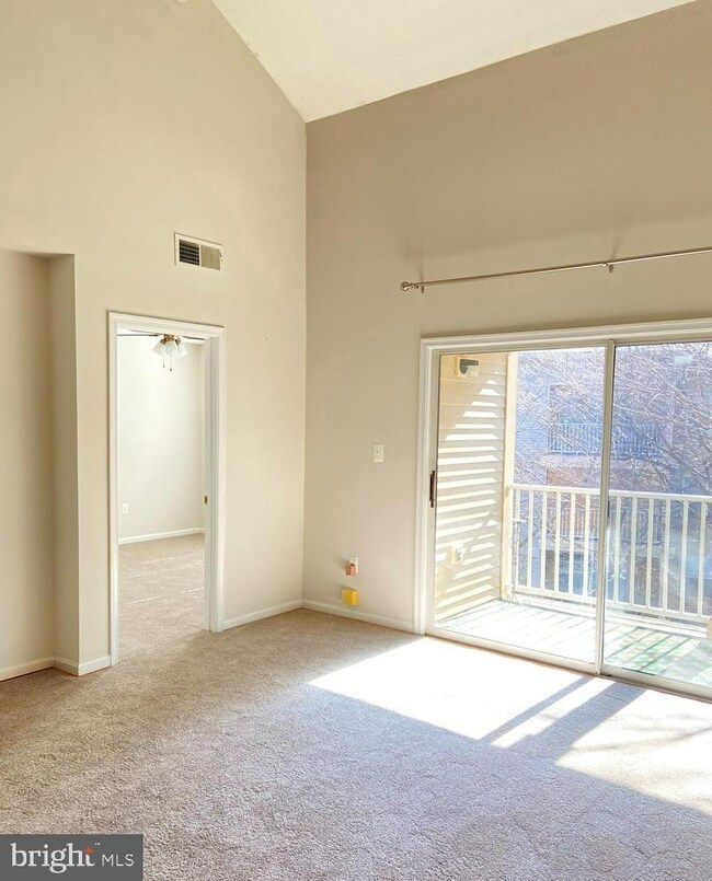 1025 Gardenview Loop unit 303, Woodbridge, VA 22191 - photo 6