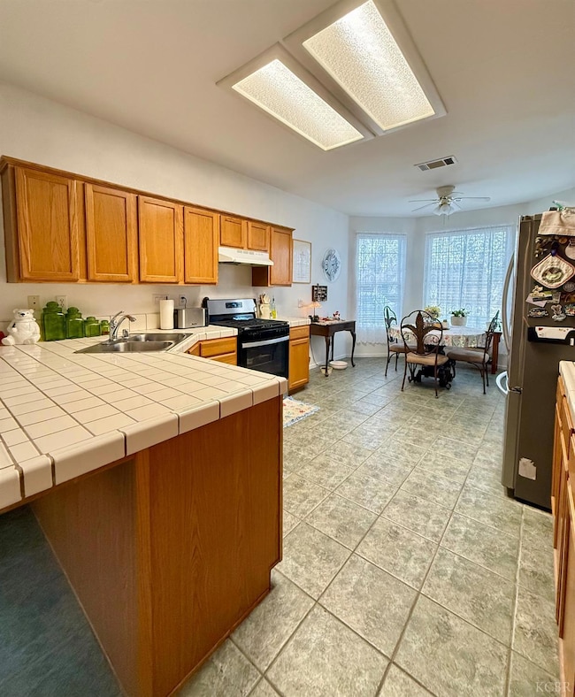 1044 W Orange St, Hanford, CA 93230 - photo 7