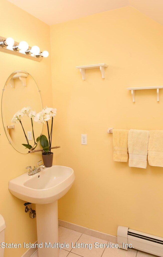 35 Chesterfield Ln, Staten Island, NY 10314 - photo 5