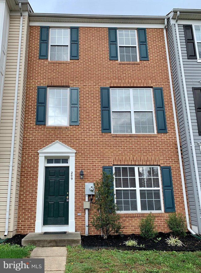 209 Hamilton Ct, Stephens City, VA 22655 - photo 2