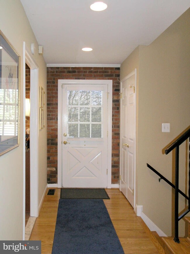 12227 Quorn Ln, Reston, VA 20191 - photo 2