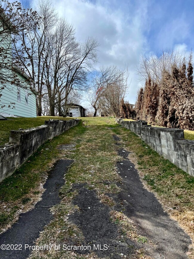1113 Lloyd St, Scranton, PA 18508 - photo 3