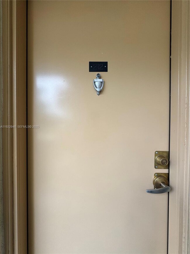 11950 NE 2nd Ave unit 102, Miami, FL 33161 - photo 6