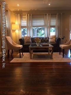 Kerryliving room