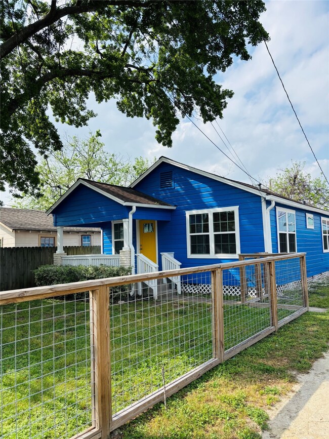 1308 Idylwild St, Houston, TX 77009 - photo 3