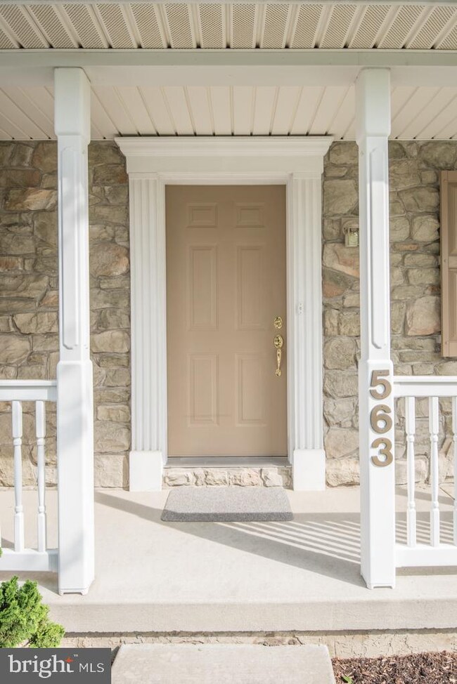 563 W Conestoga St, New Holland, PA 17557 - photo 6