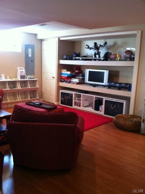 900 Garden Ct, Easton, PA 18040 - photo 2