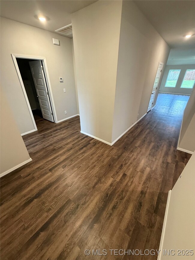 23022 S Mae Dr, Verdigris, OK 74019 - photo 5