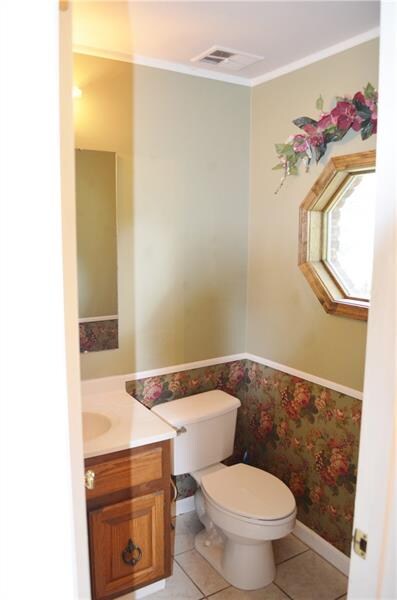 powder room off of entrance