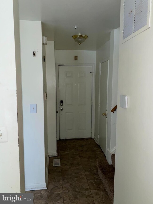 1317 Upcot Ct, Capitol Heights, MD 20743 - photo 5