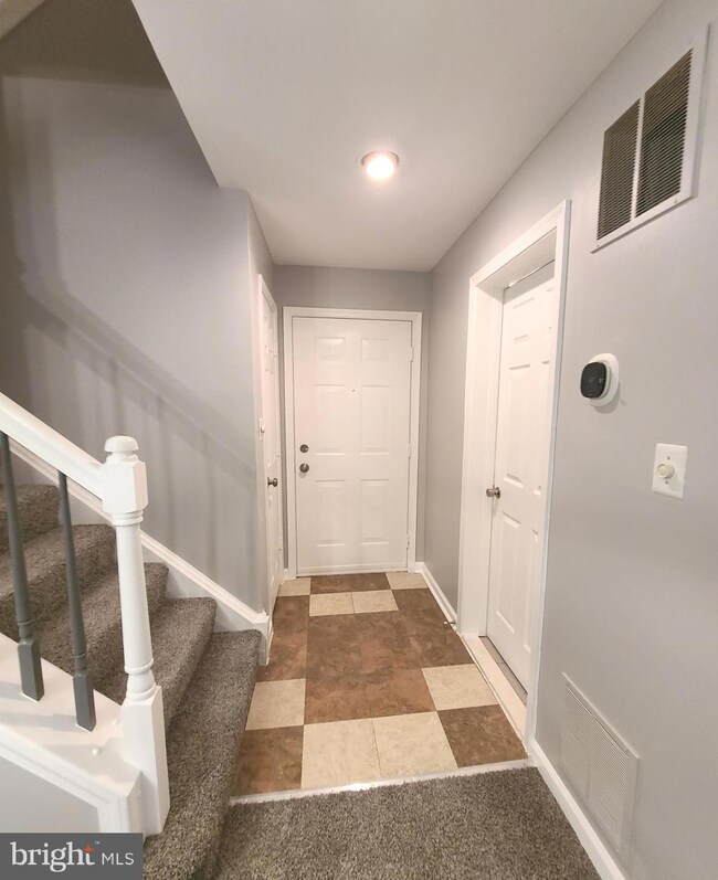 1037 Gardenview Loop unit 403, Woodbridge, VA 22191 - photo 2
