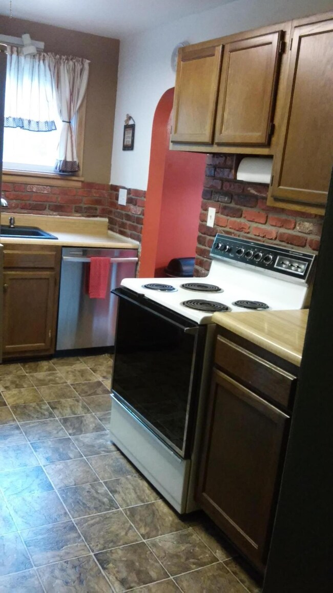 625 N 5th St, Niles, MI 49120 - photo 5