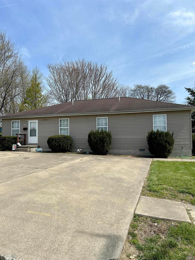 402 E Broadway St, Princeton, IN 47670 - photo 2