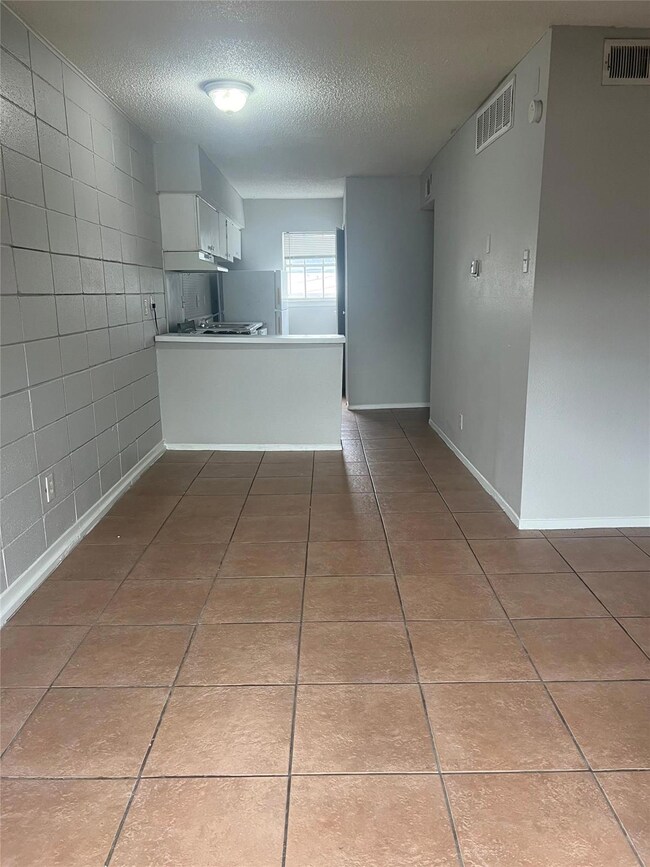 311 E 31st St unit 308, Austin, TX 78705 - photo 4