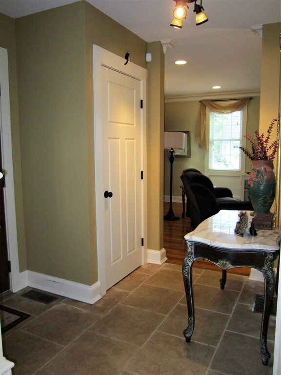 79 Sears Island Dr, Worcester, MA 01606 - photo 2