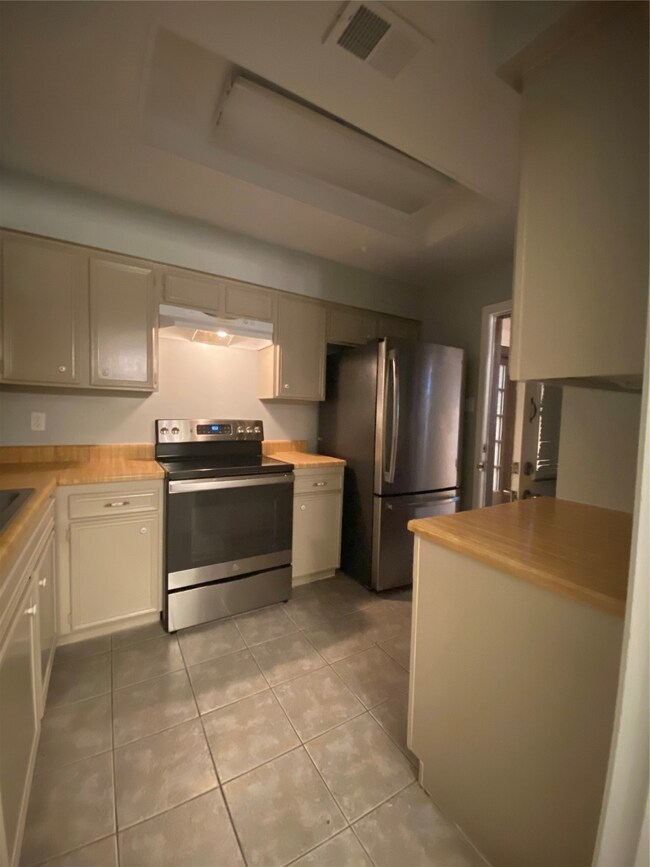 7813 Bateman Ln unit 7813, Houston, TX 77088 - photo 2